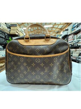 Louis Vuitton vintage Brown Monogram Deauville bag. EUC